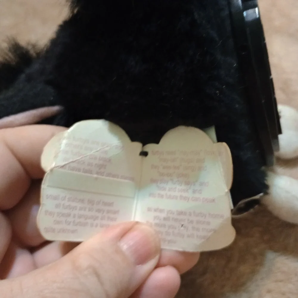 Vintage 1998 Tiger Electronics Furby Raven Black White Feet Original Tag 70-800